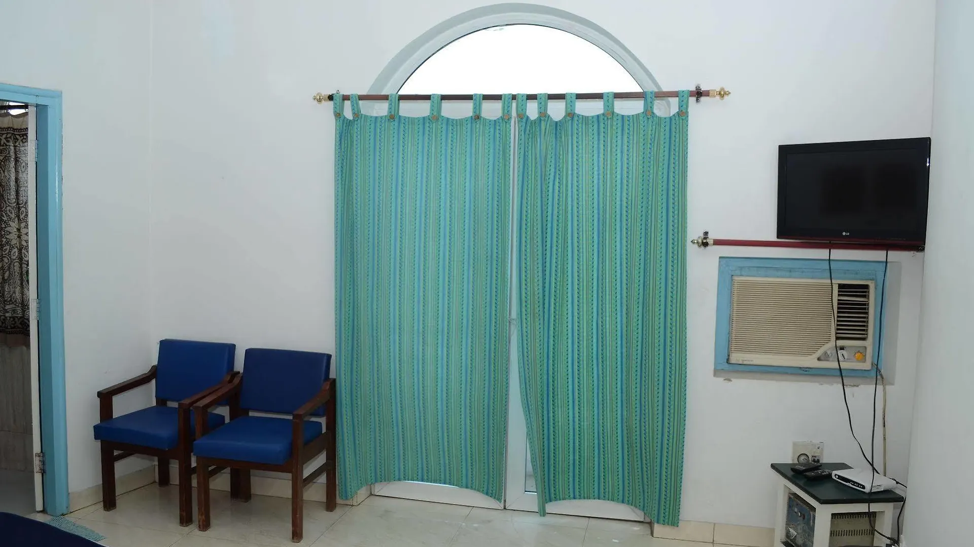 Maya Hotel & Restaurant Agra  3*, Agra (Uttar Pradesh)
