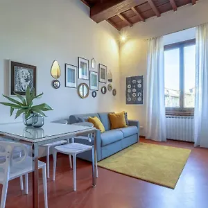  Apartment Discovering Italy